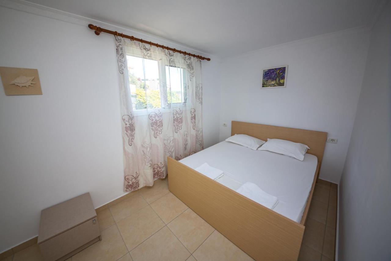 Himara Apartments *
