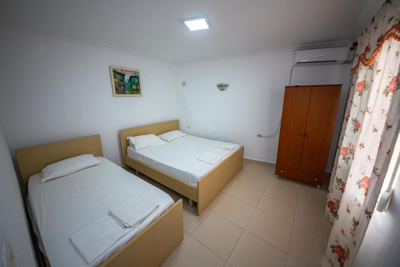 Himara Apartments *