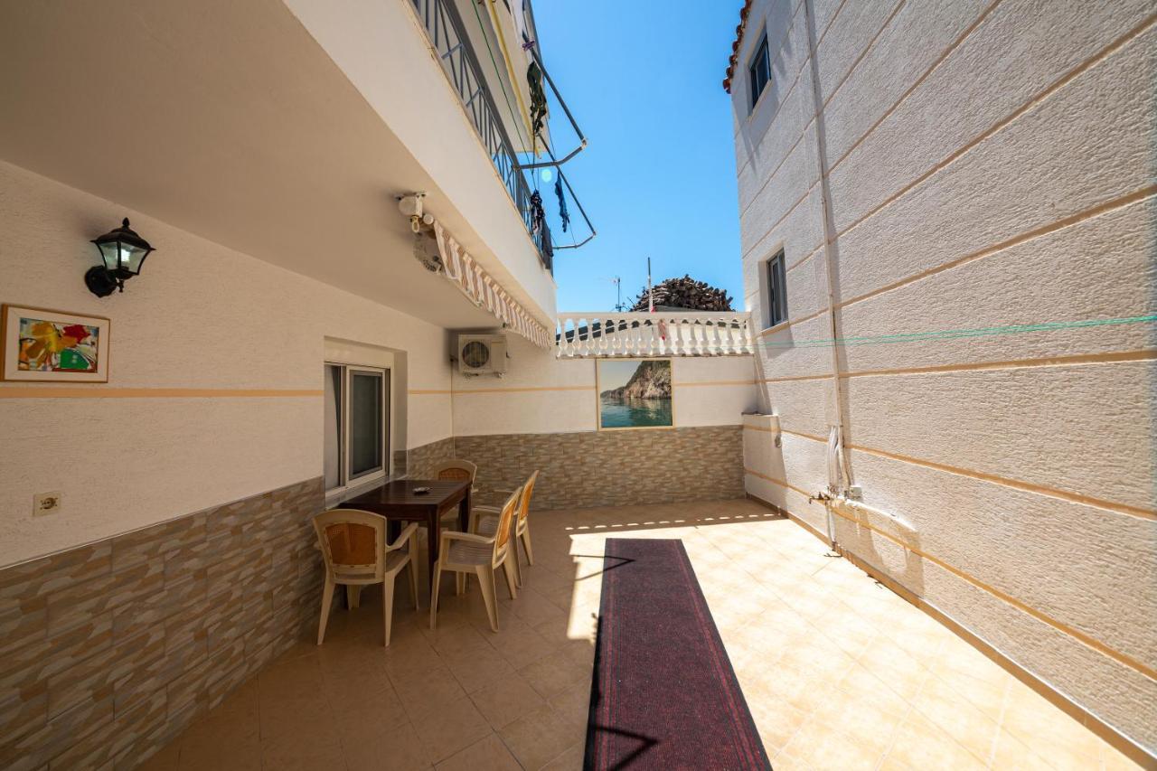 Himara Apartments *