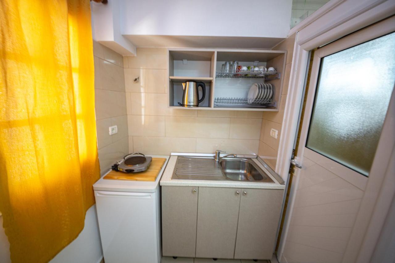 Himara Apartments * Himare