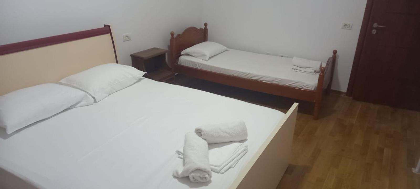 Himara Apartments *